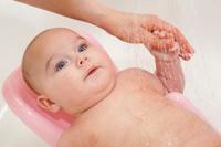 Llega la hora del baño del bebé, ¿qué preparativos hacer?