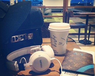 ¿Se respira buen rollo en tu oficina? Hoy comienza el fin de semana, y tenemos tu banda sonora preparada 