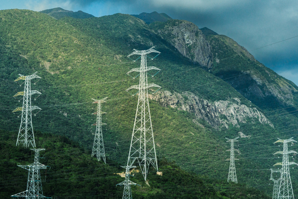 Asturias tiene la red eléctrica tan saturada que un fallo simple bastaría para poner en jaque el suministro este verano