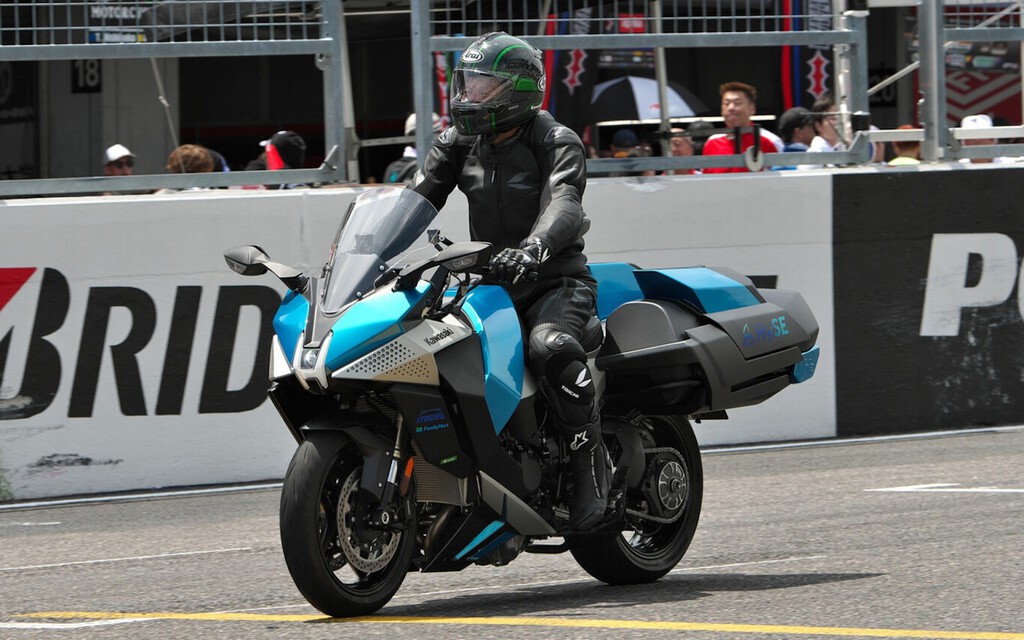 "Un humidificador sobre ruedas": Kawasaki tiene claro que la moto pasional del futuro será de hidrógeno y ya tiene una lista