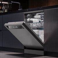 Hisense trae a España su lavavajillas más puntero: con pantalla táctil, IA e iluminación LED para ver mejor el interior 