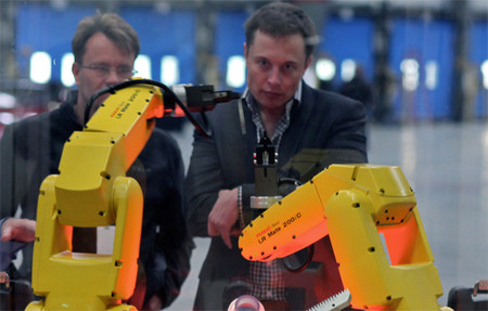 Elon Musk en la fábrica de Tesla Motors