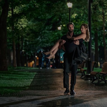 Soy superfan de Ali Hazelwood y he visto 'La hipótesis del amor' dos veces: esto es lo que la película no me ha dado 