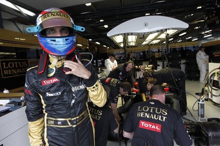Vitaly Petrov se queja de Lotus Renault GP