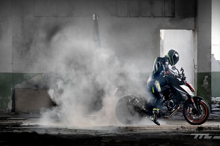 Desatamos el lado salvaje con la KTM 1290 Super Duke R, la aniquiladora de monotonías