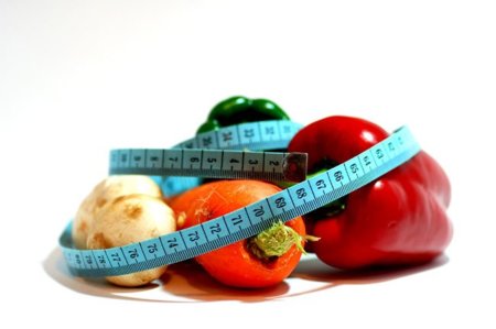 Cosas que hacemos mal al alimentarnos y que nos impiden perder esos kilos de más