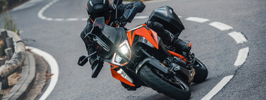 Cómo trazar bien una curva en moto: un trabajo de culo y caderas