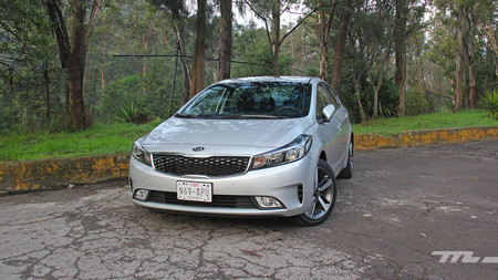 KIA Forte 2018, a prueba: Todo sigue igual, pero ahora con un motor más eficiente