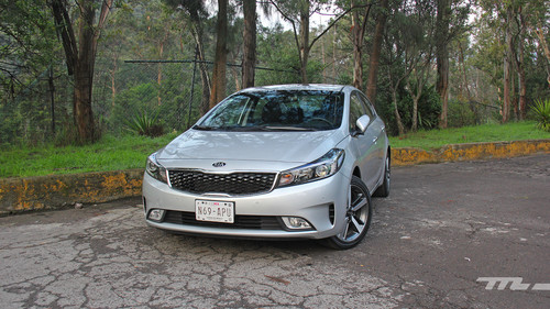 KIA Forte 2018, a prueba: Todo sigue igual, pero ahora con un motor más eficiente