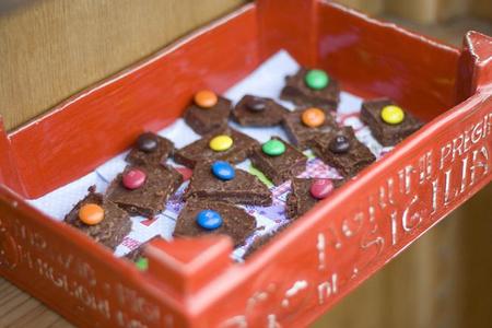Cocinar con niños: receta para hacer chocolatinas "crunch"