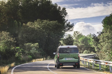 Tourneo Courier Bursting Green 009