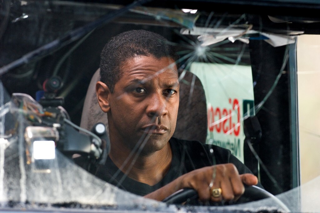 El récord del guion más caro de la historia del cine es de esta película de ciencia ficción con Denzel Washington que puedes ver en Disney+