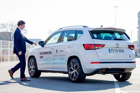 SEAT prueba la red 5G en un Ateca: prevenir accidentes y estar conectados en todo momento es la meta