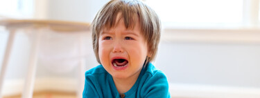 "No llores, que pareces un bebé": las consecuencias de negar el llanto de tu hijo mediante esta frase tóxica