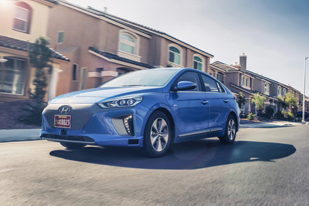 Saluda al Hyundai Concept Ioniq autónomo, que es autónomo aunque no lo parezca