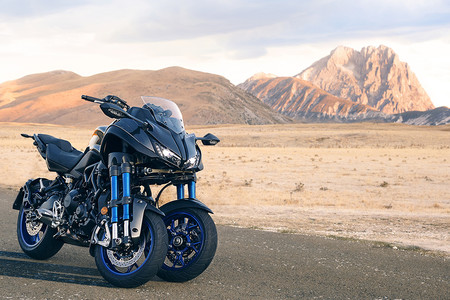 No era broma. Yamaha Niken: las dos espadas llegan a la producción