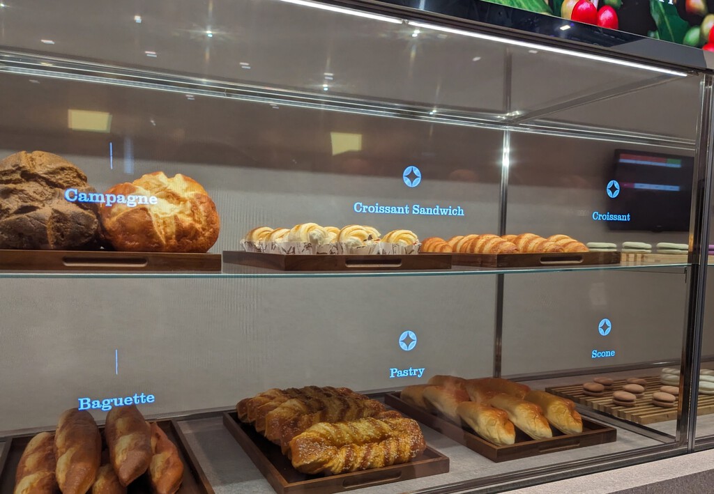 Las pantallas transparentes ya han encontrado su función en la vida: sustituir todos los cristales 