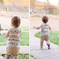La tierna reacción de un niño pequeño esperando a papá en casa que nos ha robado el corazón