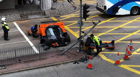 Dolorpasión™: Pagani Zonda F destrozado en Hong Kong