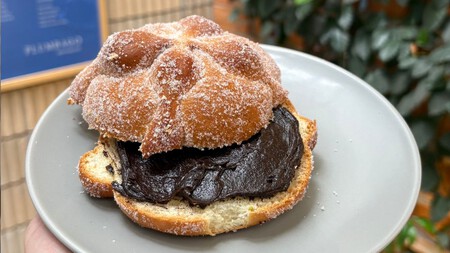 Casi nadie lo conoce en la CDMX y tiene un pan de muerto está relleno de crema de mandarina: tiene una terraza increíble