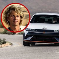 Jesús Calleja no solo tiene el eléctrico que ha enamorado a Porsche: también se ha comprado dos helicópteros y un garaje de lujo en el que duermen sus bicis