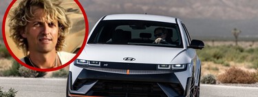 Usó su propio helicóptero para grabar un programa de televisión, ha volado (literalmente) en el Dakar y tiene en su garaje el coche eléctrico que Porsche ha alabado