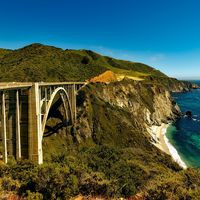 La mítica Pacific Coast Highway de California se reabre al tráfico, un año después de quedar sepultado un tramo