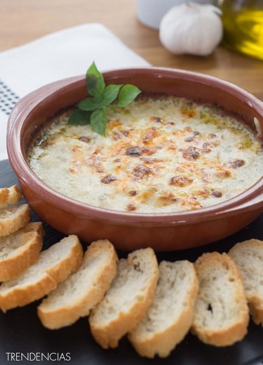 Dip picante de gambas y queso. Receta de aperitivo