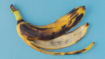 Este es el truco de la cáscara de plátano con vinagre que no sabías que existía para hacer la limpieza