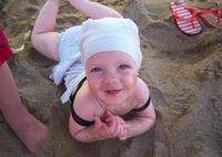 La foto de tu bebé: Emilia en su primer día de playa
