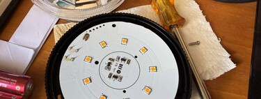 Desmontar una baliza V16 y quedarte con su SIM "gratuita" durante 12 años suena muy bien. Tiene un pequeño problema