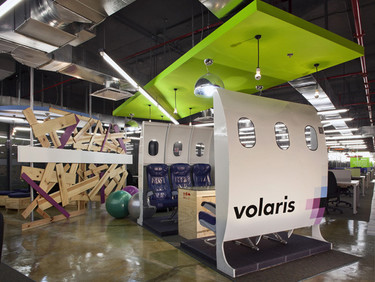 Espacios para trabajar: oficinas decoradas reciclando aviones