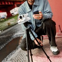 Esta cámara Polaroid es ideal si no quieres regalar lo típico esta Navidad: está a mínimo histórico y te llegará antes del día 25 