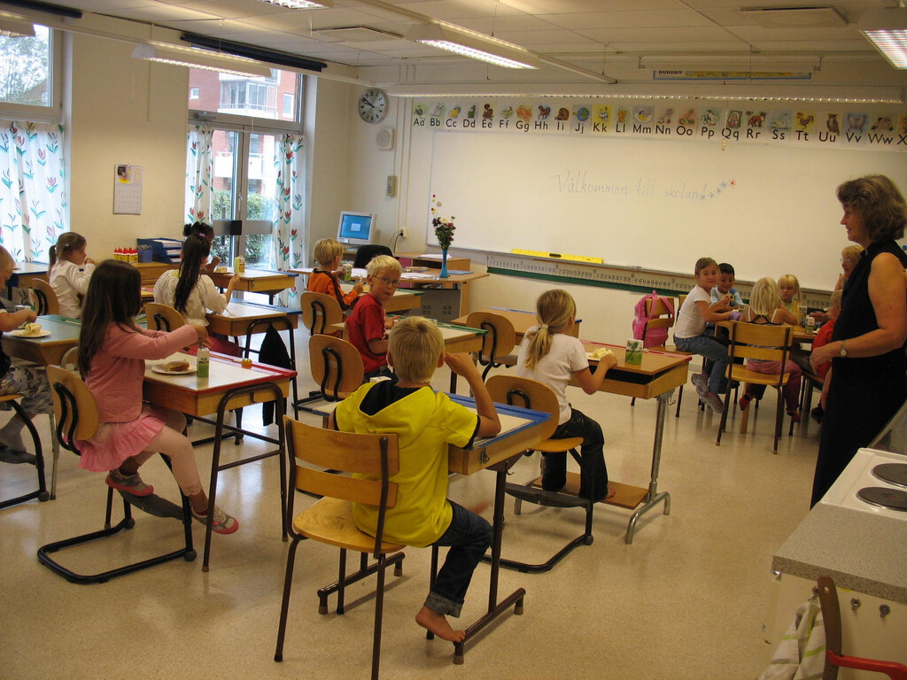 La mayor reforma educativa en la historia de Suecia se suma al resto de Europa: se prohíbe el móvil en todas las escuelas 