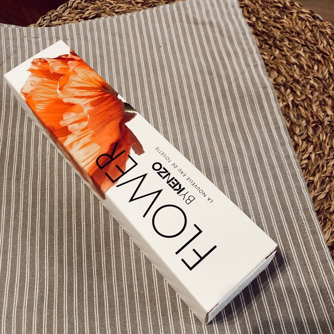 El nuevo perfume Flower by Kenzo Eau de Toilette huele a rosas y tiene un toque de limón súper