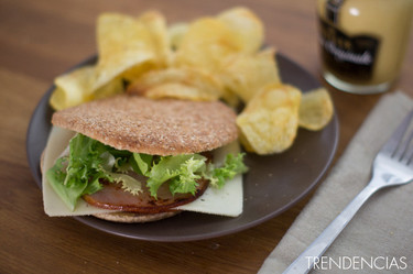 Sándwich ligero de lomo Sajonia y mostaza de Dijon. Receta 