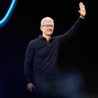 Tim Cook se lleva 74 millones en un año pero ya piensa en su adiós. Van a saltarse la "norma de los 75 años" para prepararle el sitio al próximo CEO de Apple