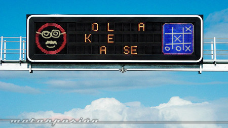 Cinco señales de tráfico 'hackeadas' que quizá te encuentres algún día en la carretera (o no)