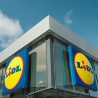 El set de mesas multifuncionales de gran capacidad de carga de Lidl fabricado en aluminio te puede sacar de cualquier apuro esta Navidad