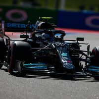 Valtteri Bottas lidera en Rusia y Max Verstappen saldrá último a la carrera por un cambio de motor