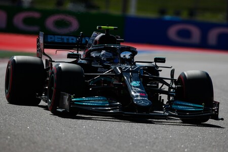 Valtteri Bottas lidera en Rusia y Max Verstappen saldrá último a la carrera por un cambio de motor