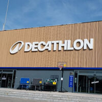 Una bici eléctrica con más de 65 km de batería y resistencia al agua arrasa en el outlet de Decathlon por menos de 700 euros  