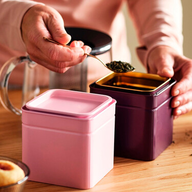 Ikea ha lanzado dos accesorios de edición limitada que ayudan a mantener el aroma y sabor del café en la despensa