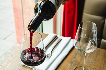 Las siete mejores formas de abrir una botella de vino cuando no tienes sacacorchos