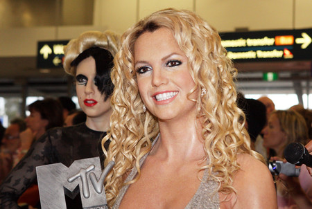 Britney (tutelada) tiene que vender su casa por 3 millones de dólares menos. ¡Qué alguien llame a los gemelos Scott de Divinity!