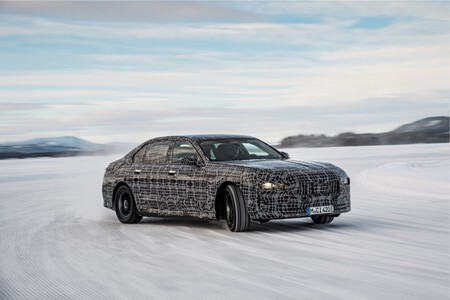 BMW i7, la lujosa berlina eléctrica ya se prepara en el frío del círculo polar ártico
