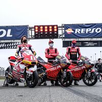 El Team Gresini y todo el paddock de MotoGP homenajean a Fausto Gresini durante el test de Valencia