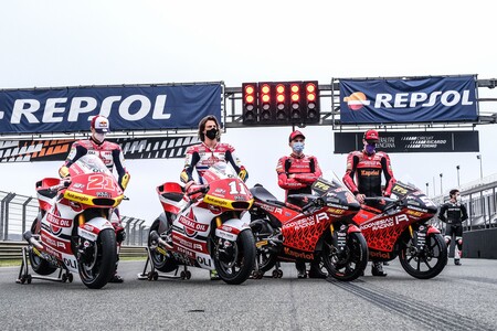 El Team Gresini y todo el paddock de MotoGP homenajean a Fausto Gresini durante el test de Valencia
