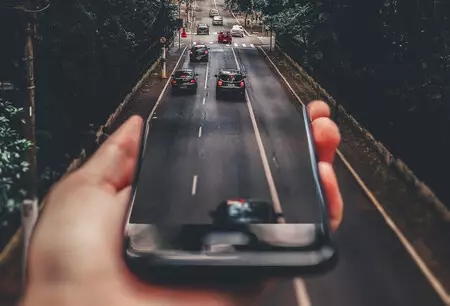 La tecnología de localización 5G, a examen: por qué es ideal para el coche autónomo y a la vez genera dudas sobre la privacidad