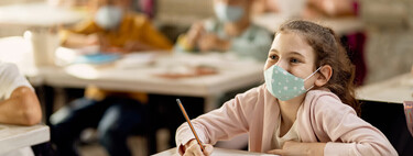 Los alumnos ya no tendrán que hacer cuarentena por contacto estrecho ni habrá clases confinadas 
